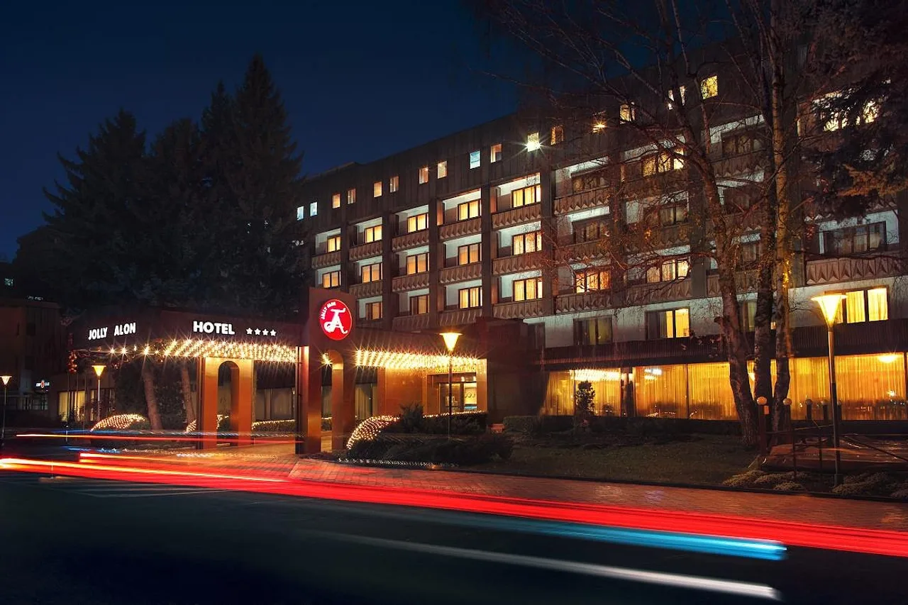 Jolly Alon Hotel & Business Center — rooms and atmosphere