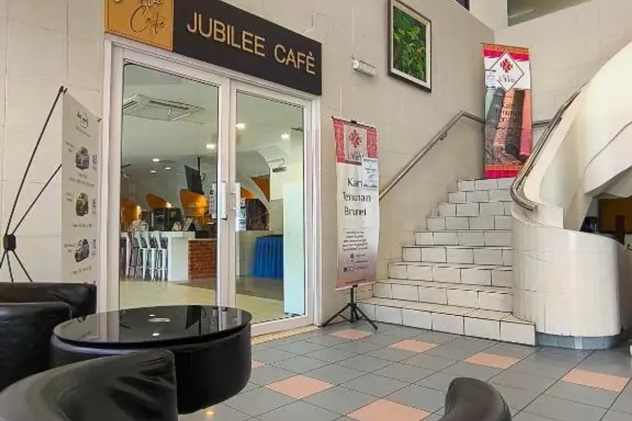 Jubilee Hotel — rooms and atmosphere