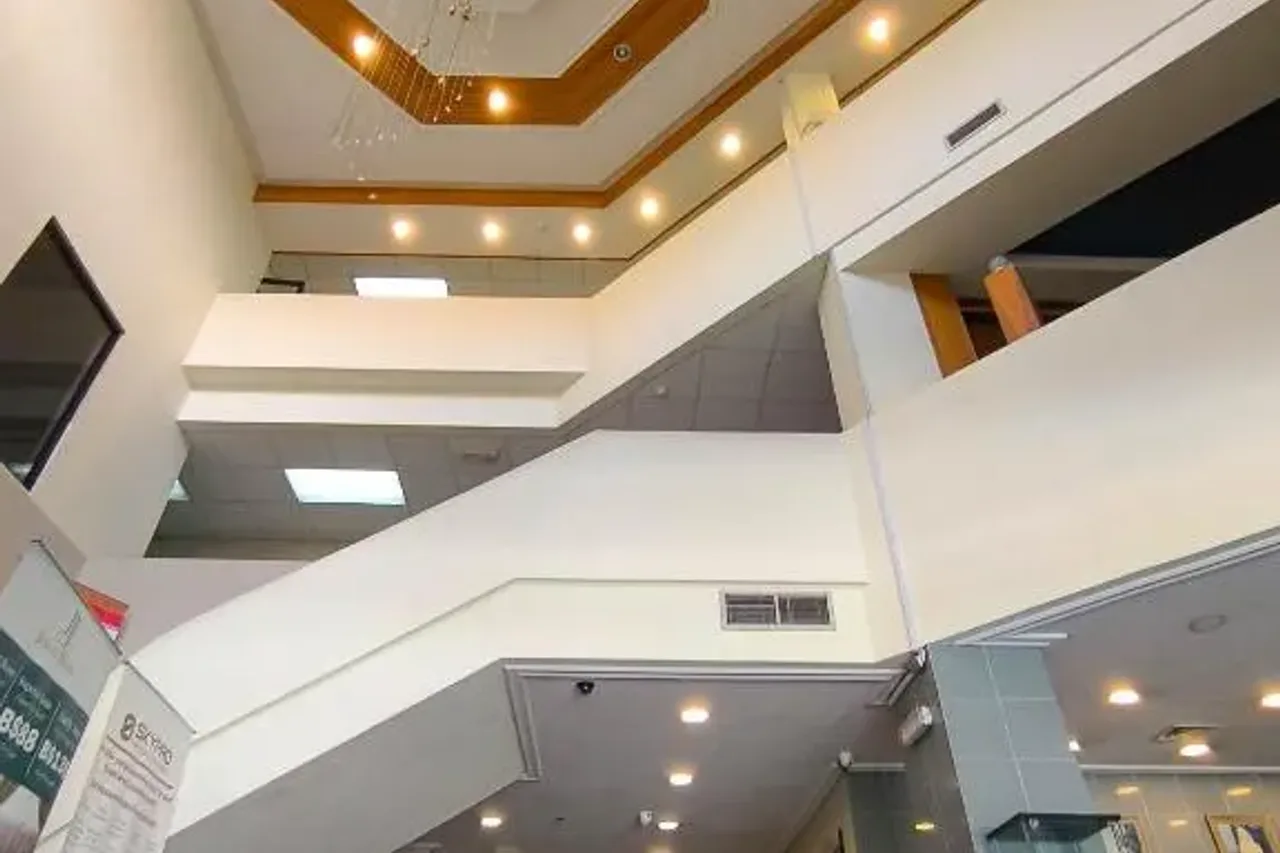 Jubilee Hotel — rooms and atmosphere