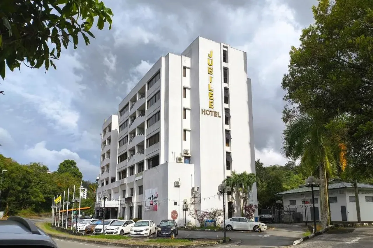 Jubilee Hotel — rooms and atmosphere