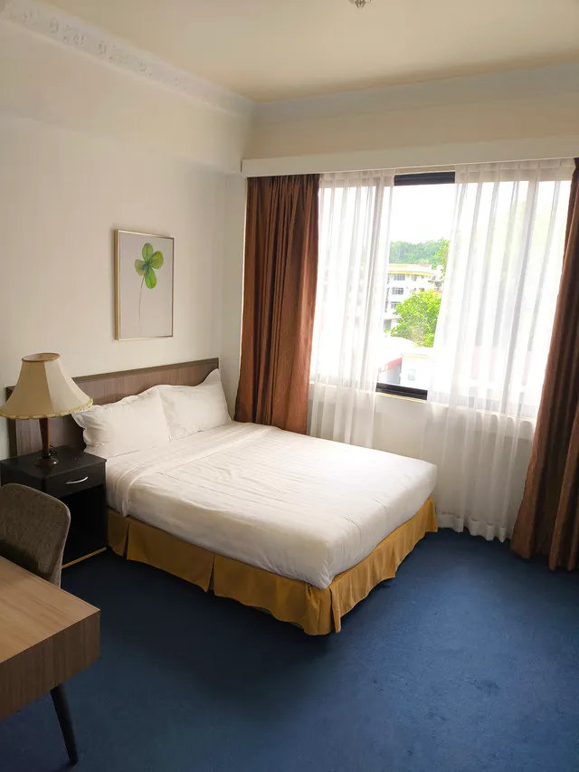 Jubilee Hotel — rooms and atmosphere