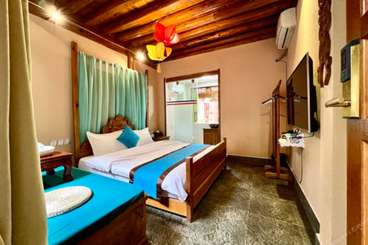 Juxian Boutique Homestay Lijiang — rooms and atmosphere