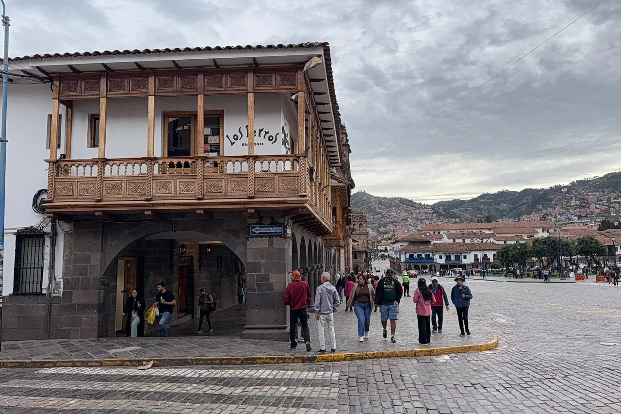 JW Marriott El Convento Cusco — rooms and atmosphere