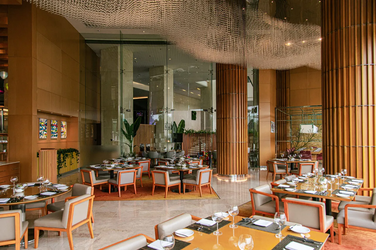 JW Marriott Hotel Hanoi — rooms and atmosphere