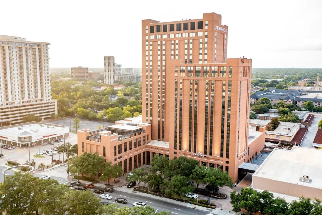 JW Marriott Houston by The Galleria — rooms and atmosphere
