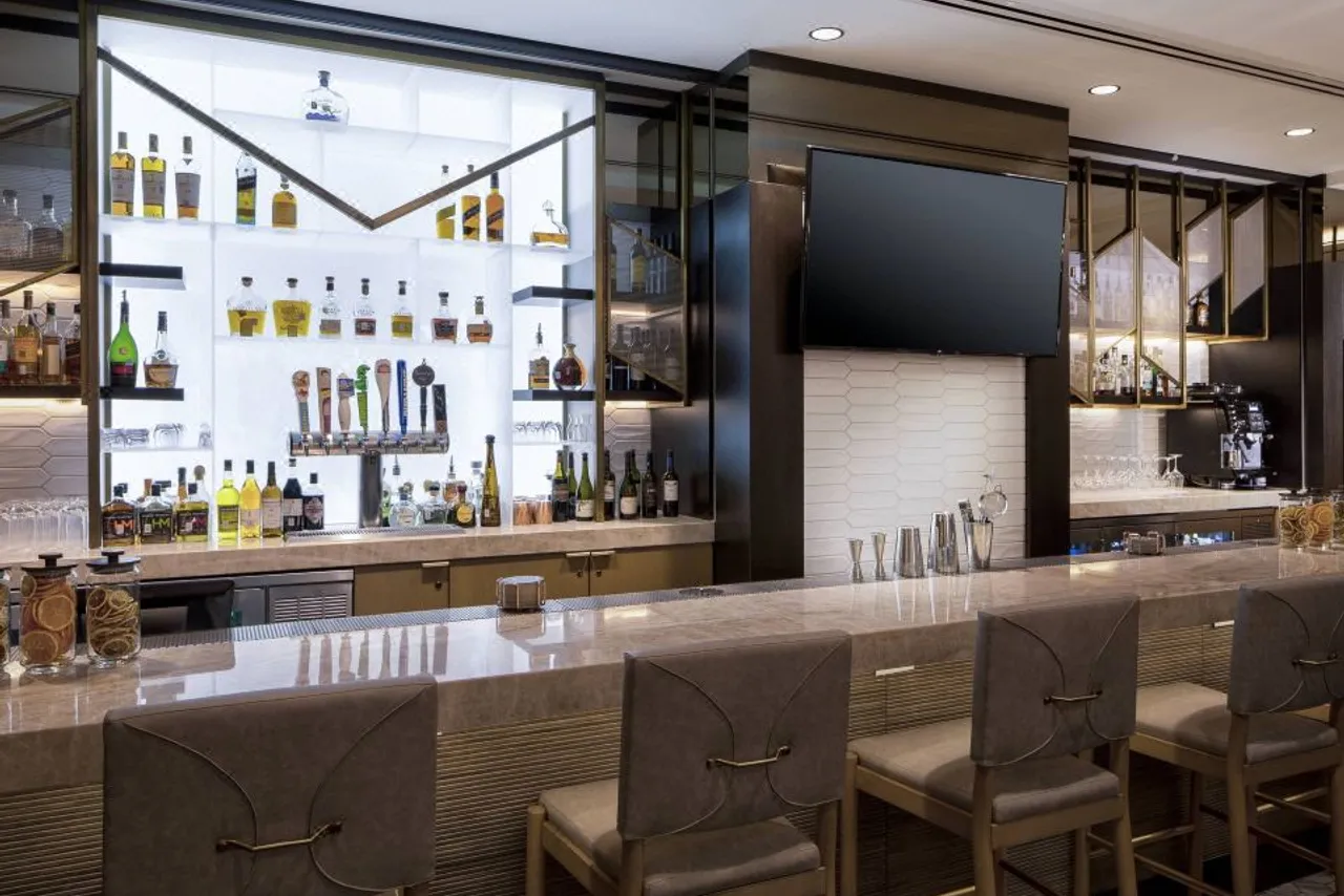 JW Marriott Houston by The Galleria — rooms and atmosphere