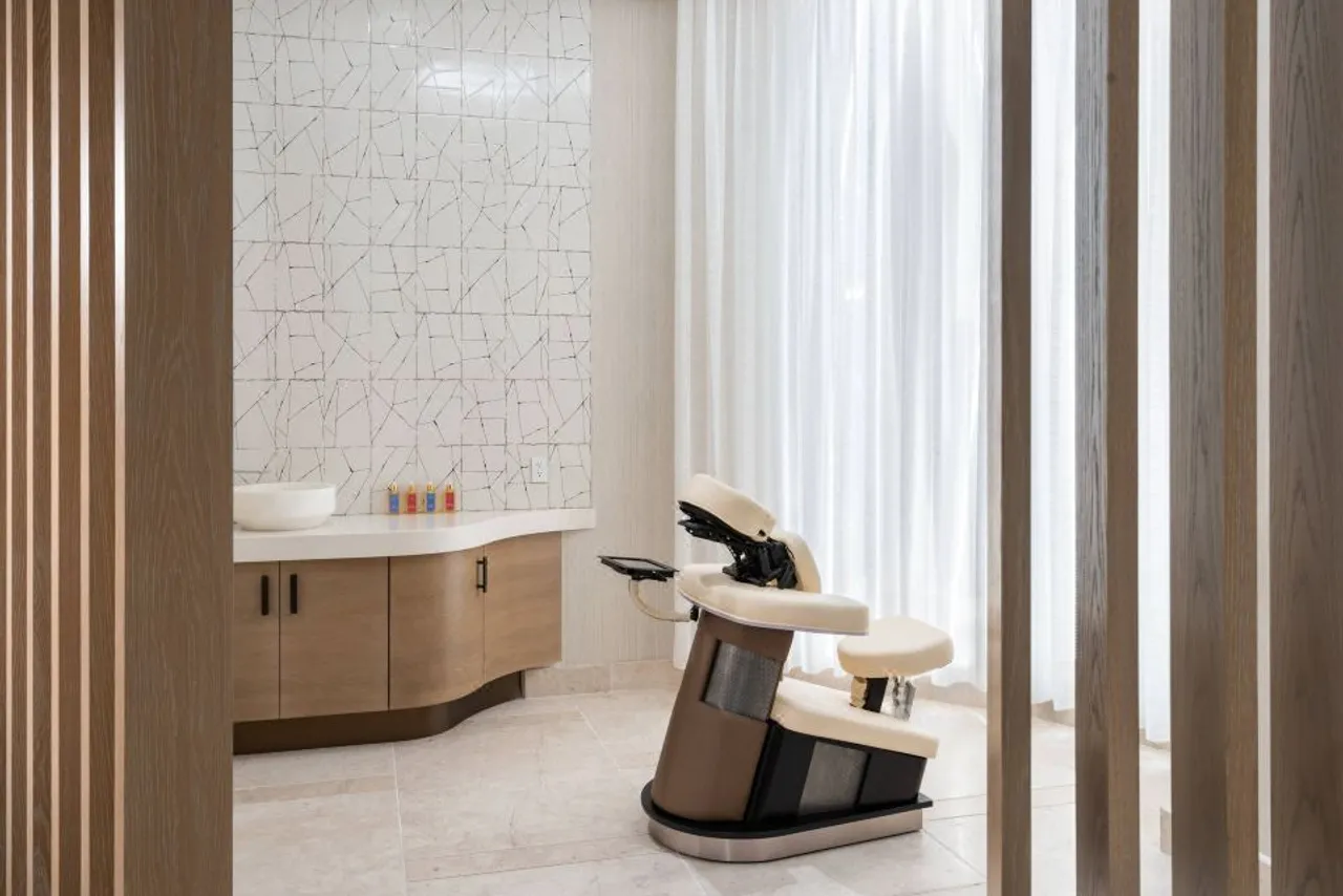 JW Marriott Orlando Bonnet Creek Resort & Spa — rooms and atmosphere