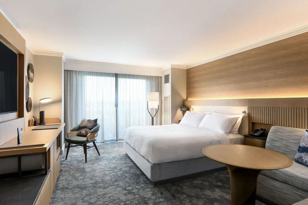 JW Marriott Orlando, Grande Lakes — rooms and atmosphere