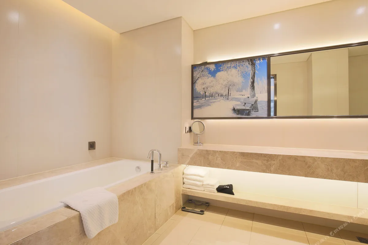Kai Rui Hotel Harbin — rooms and atmosphere