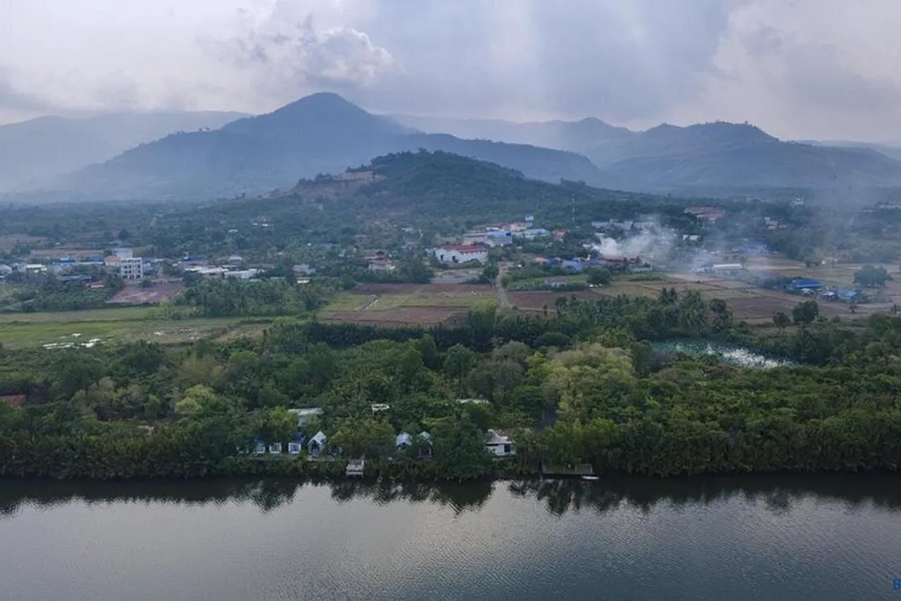 Kampot Riverfront Boutique By BEN — rooms and atmosphere