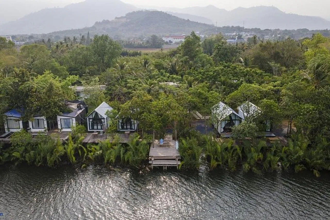 Kampot Riverfront Boutique By BEN — rooms and atmosphere