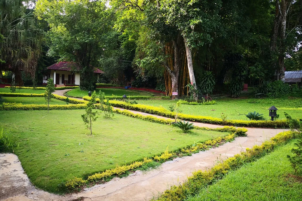 Kandawgyi Hill Resort — rooms and atmosphere