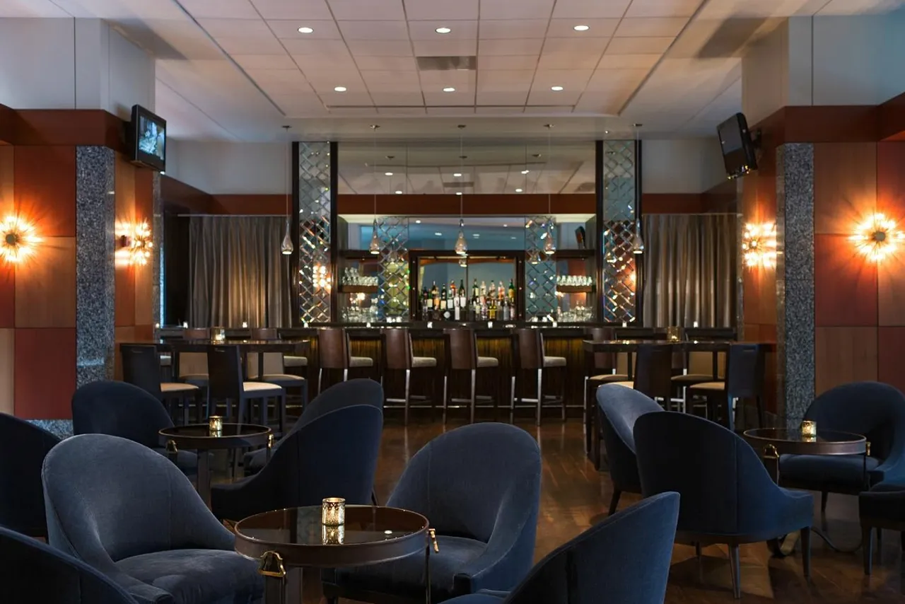 Kansas City Marriott Downtown — rooms and atmosphere