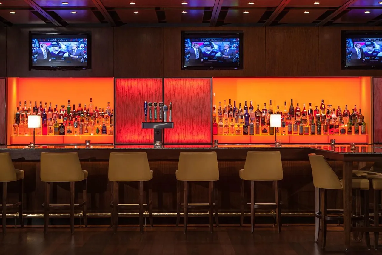 Kansas City Marriott Downtown — rooms and atmosphere