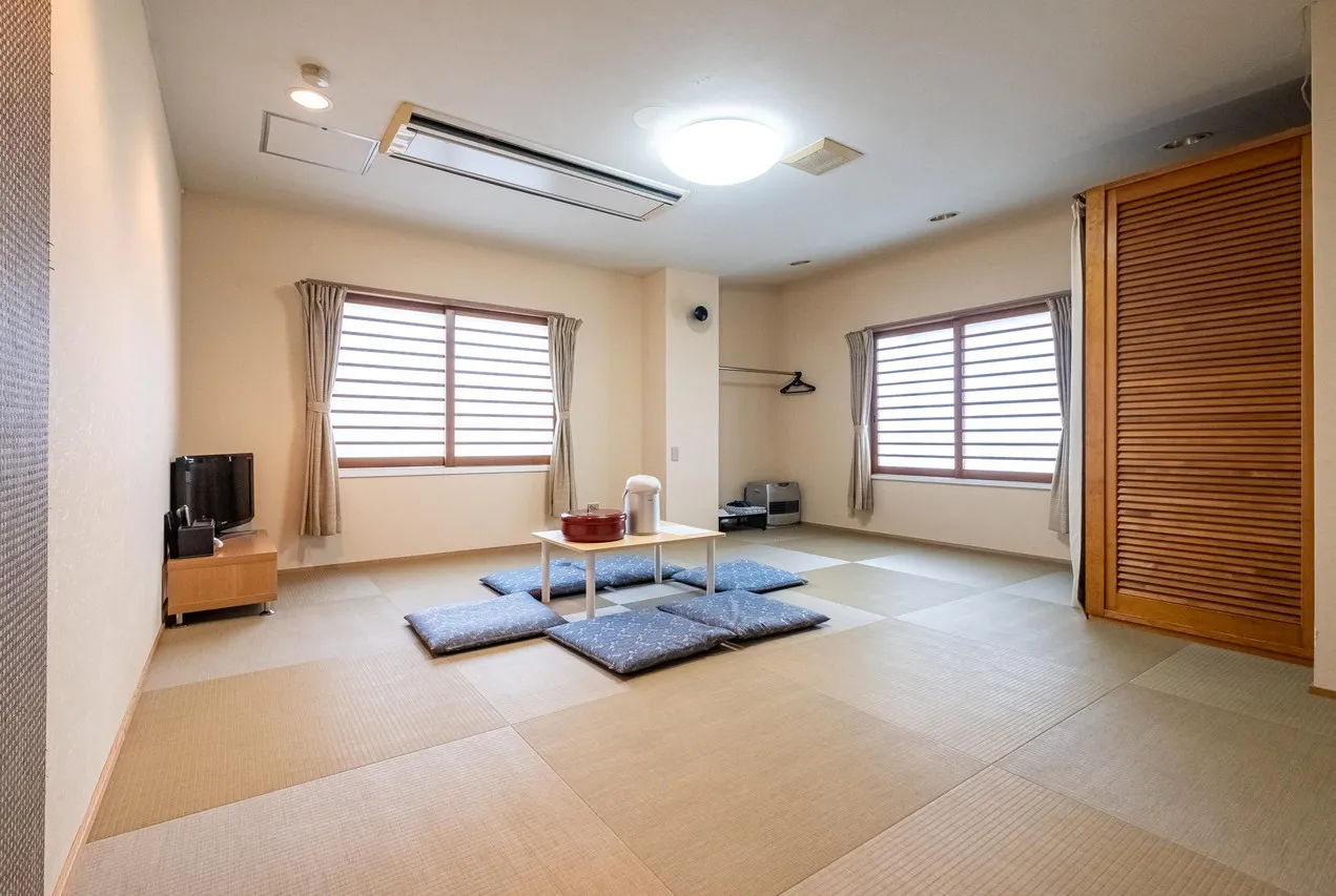 Kawaguchiko Station Inn — rooms and atmosphere
