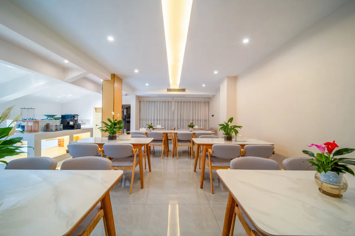 Kechao Light Luxury Hotel — rooms and atmosphere