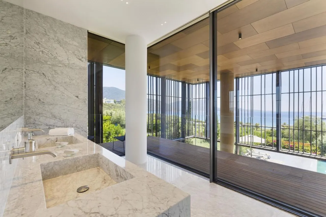 Kempinski Hotel Barbaros Bay Bodrum — rooms and atmosphere