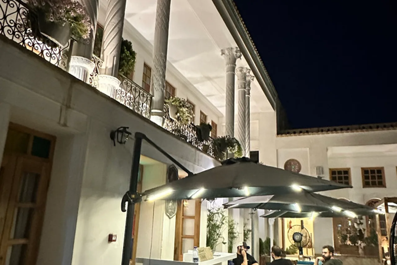 Keryas Traditional Hotel — ภาพห้องพักและบรรยากาศ