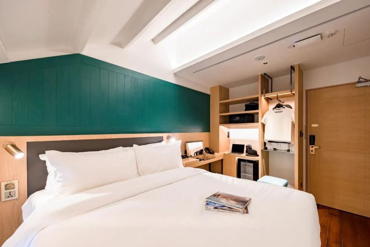 KeSa House, The Unlimited Collection by Oakwood — rooms and atmosphere