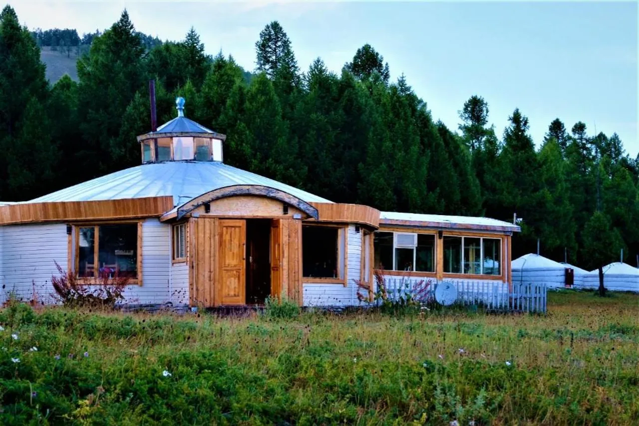 Khuvsgul Dalai Tourist Camp — ทะเลสาบคุฟสกุล