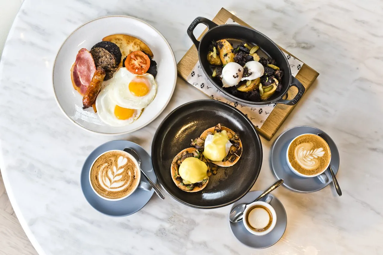 Kimpton Blythswood Square Hotel & Spa — rooms and atmosphere