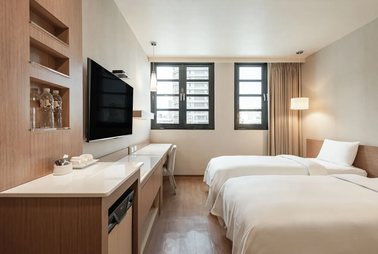 Kindness Hotel (Kaohsiung Station) — rooms and atmosphere
