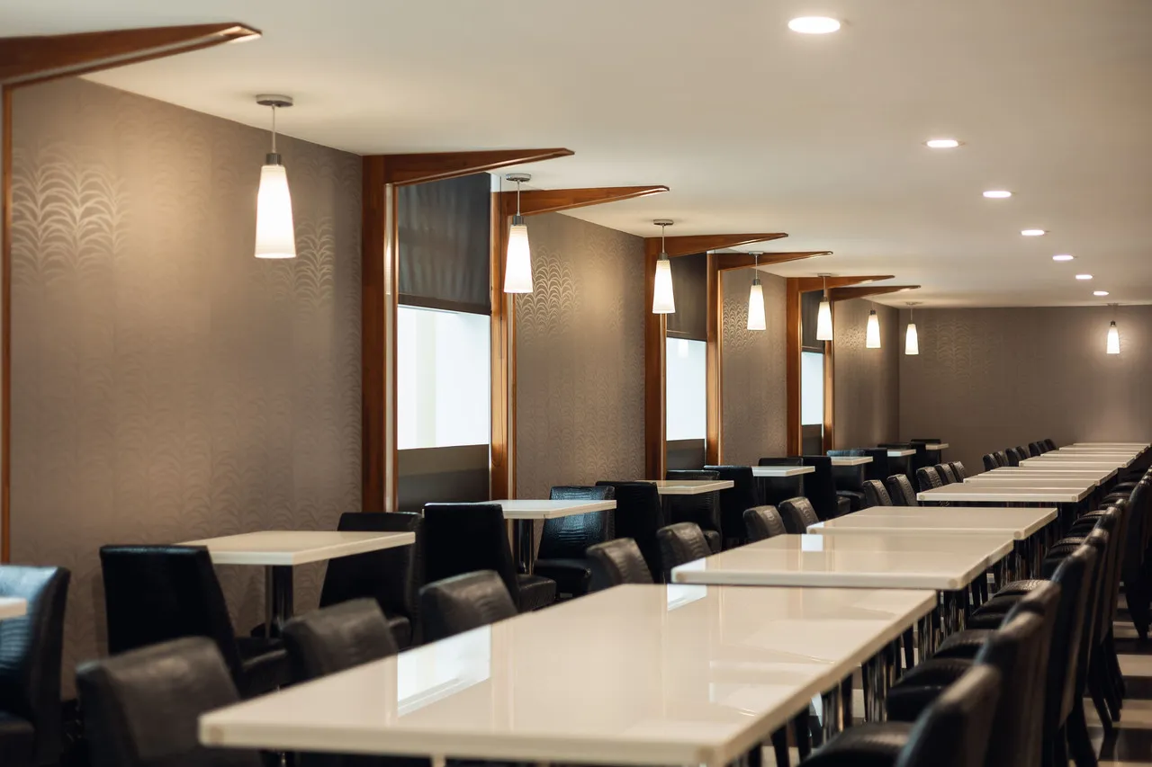 Kindness Hotel (Kaohsiung Station) — rooms and atmosphere