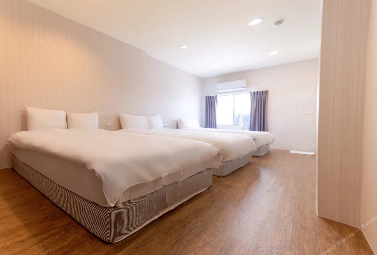 King Lin Hotel — rooms and atmosphere