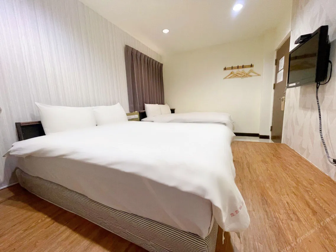 King Lin Hotel — rooms and atmosphere
