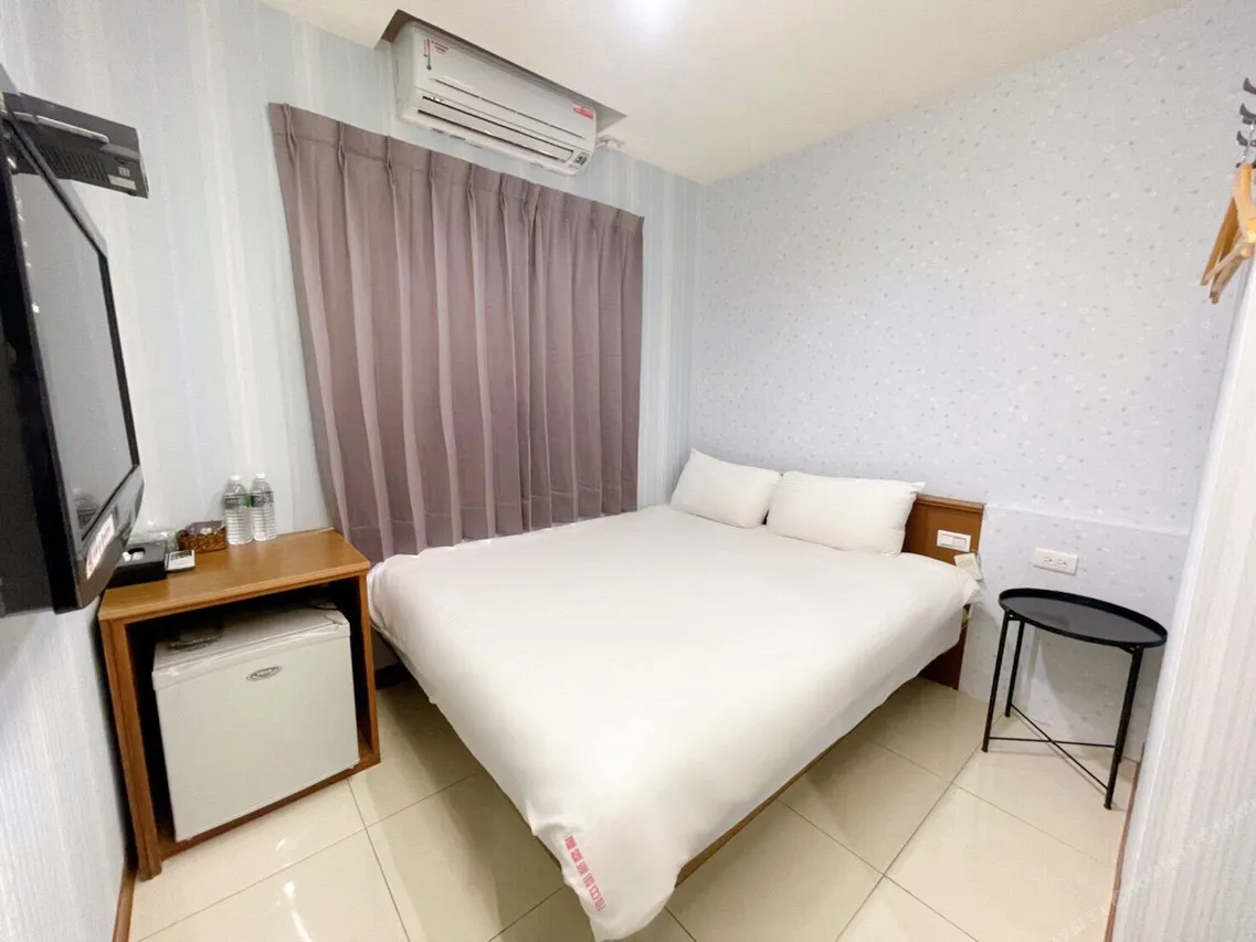 King Lin Hotel — rooms and atmosphere