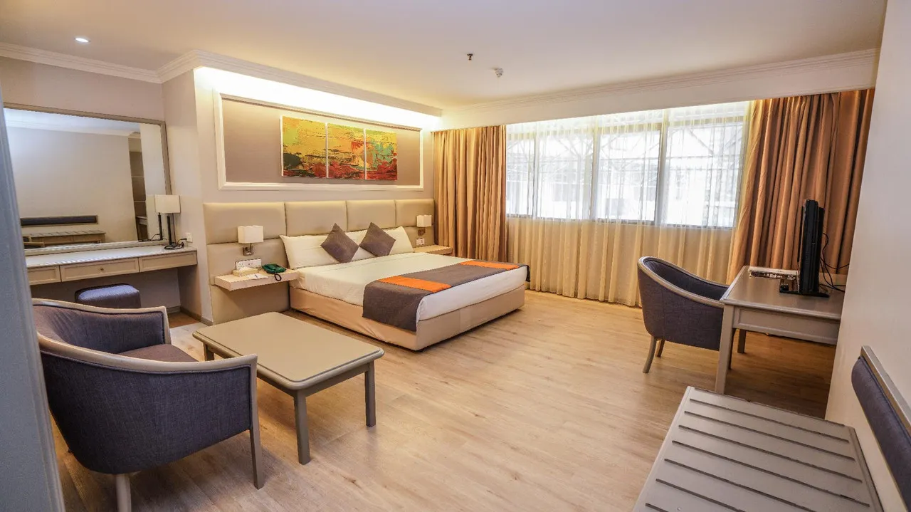 Kingwood Hotel Kuching — rooms and atmosphere