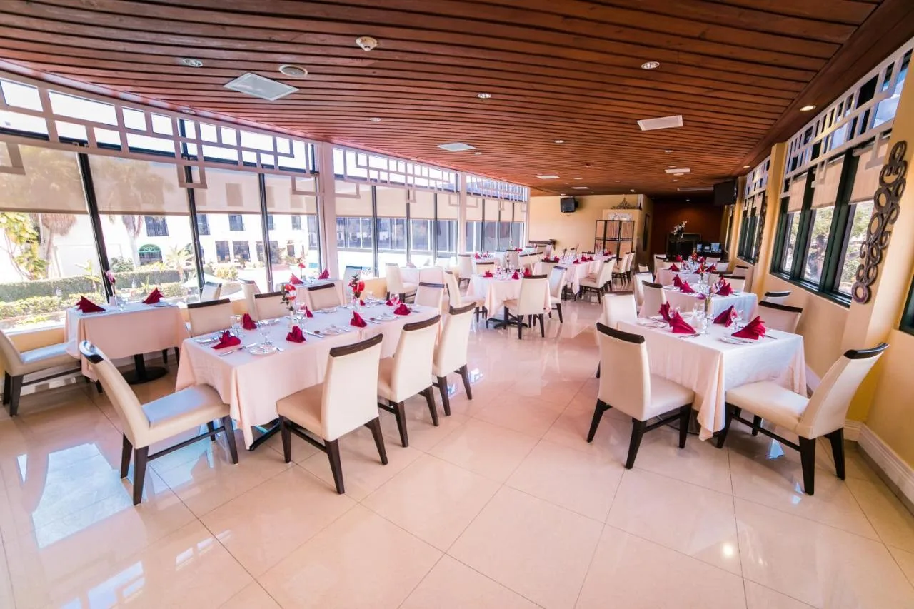 The Knutsford Court Hotel — rooms and atmosphere