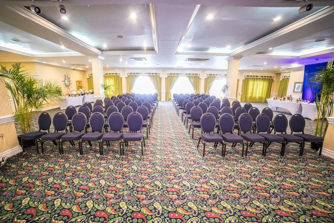 The Knutsford Court Hotel — rooms and atmosphere