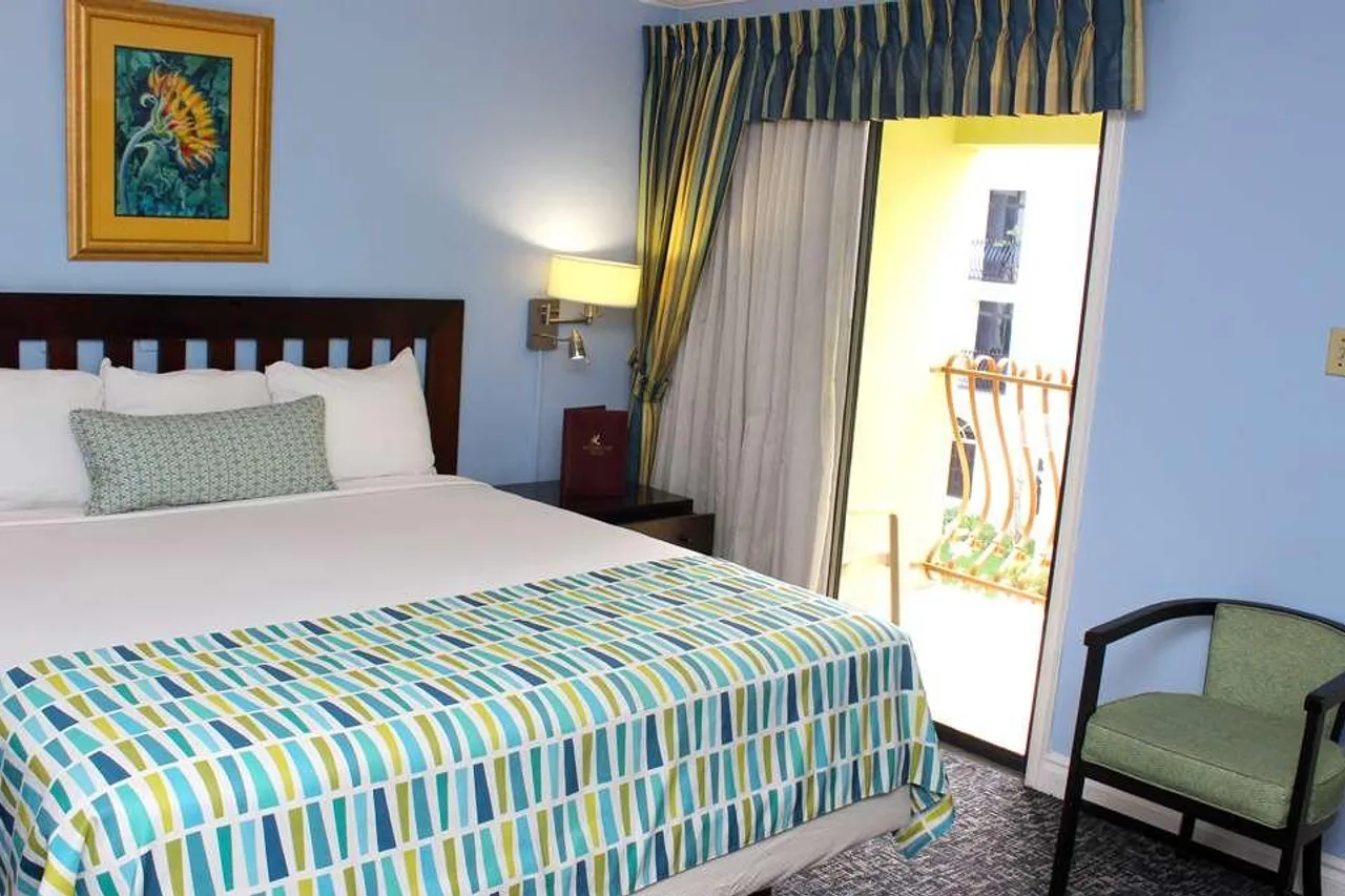 The Knutsford Court Hotel — rooms and atmosphere