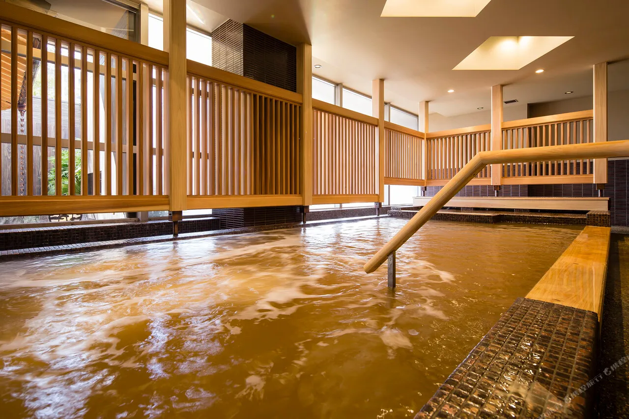 Kobe Bay Sheraton Hotel & Towers — rooms and atmosphere