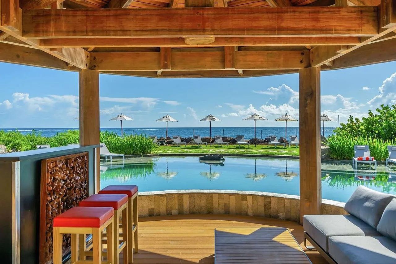 Koi Resort Saint Kitts, Curio Collection by Hilton — rooms and atmosphere
