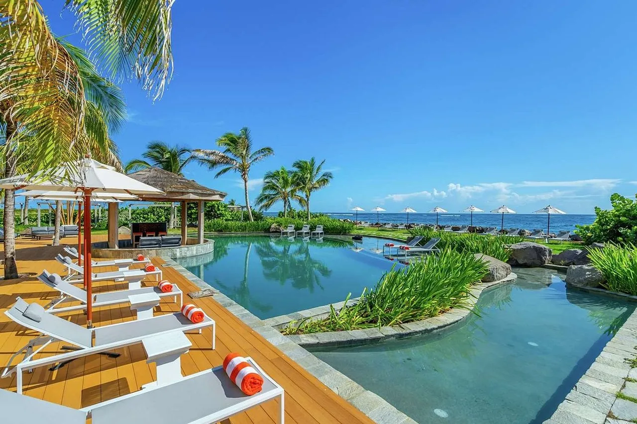 Koi Resort Saint Kitts, Curio Collection by Hilton — rooms and atmosphere