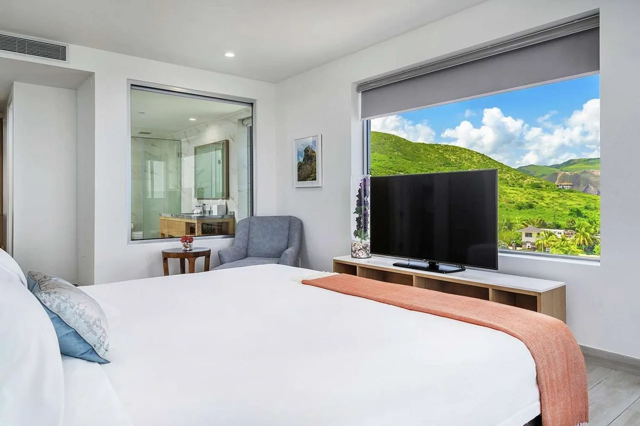 Koi Resort Saint Kitts, Curio Collection by Hilton — rooms and atmosphere