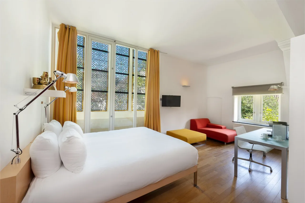Kruisherenhotel Maastricht — ภาพห้องพักและบรรยากาศ
