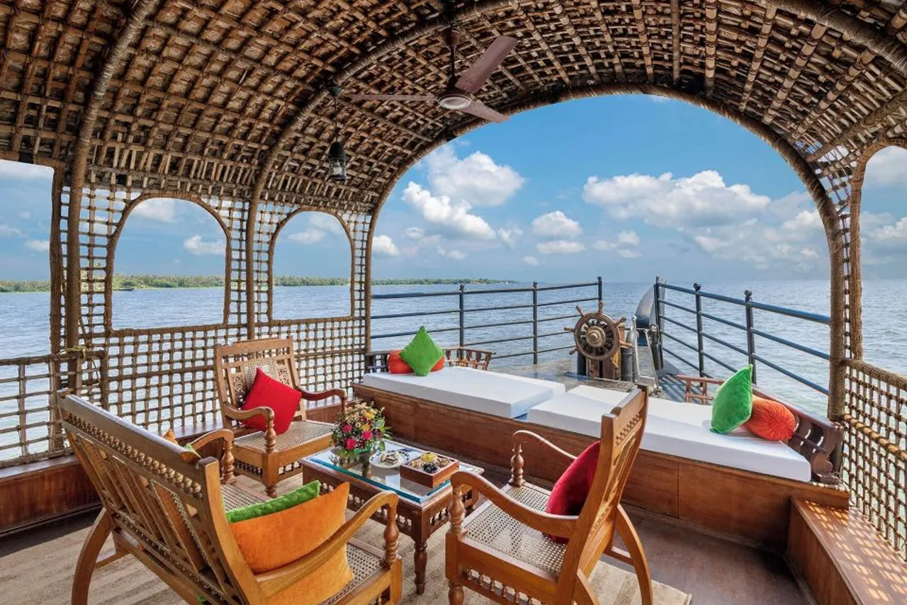 Kumarakom Lake Resort — rooms and atmosphere