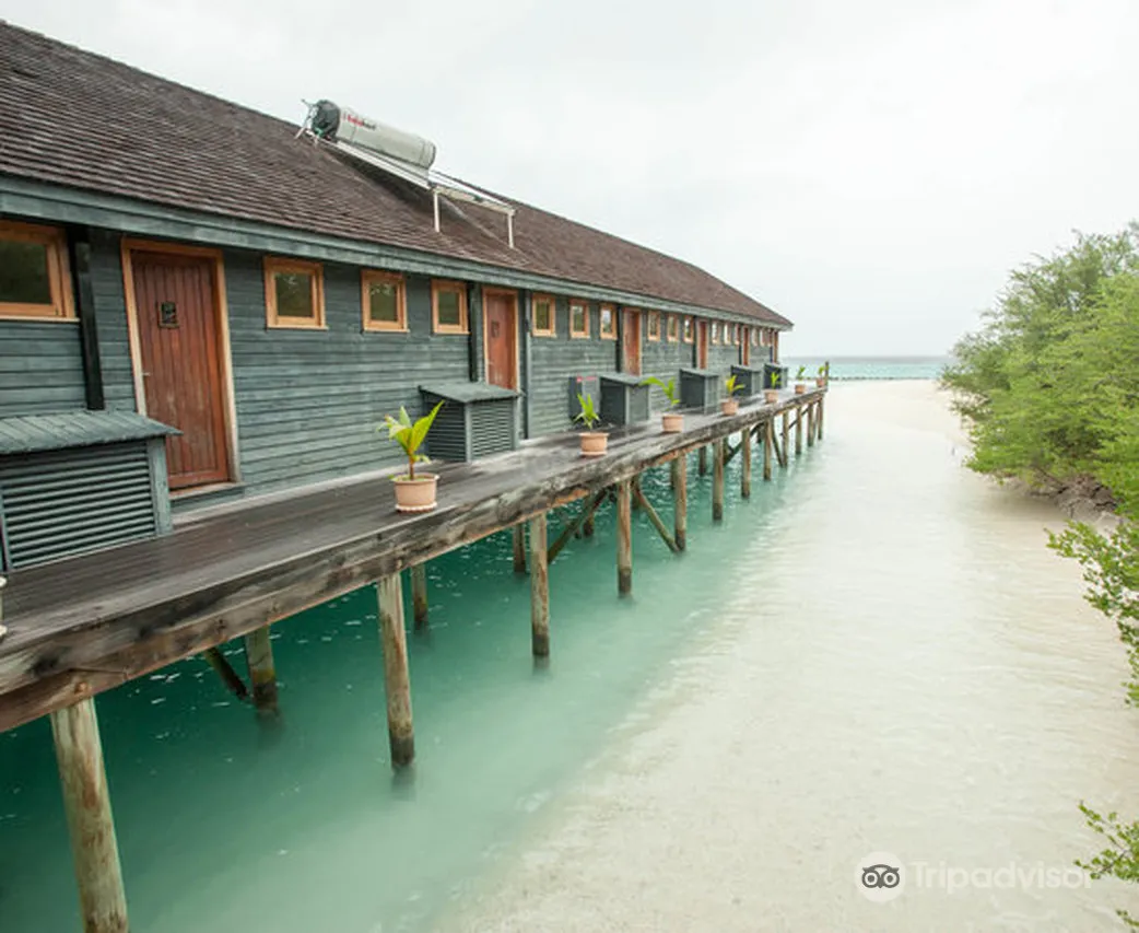 Kuredu Island Resort & Spa — rooms and atmosphere