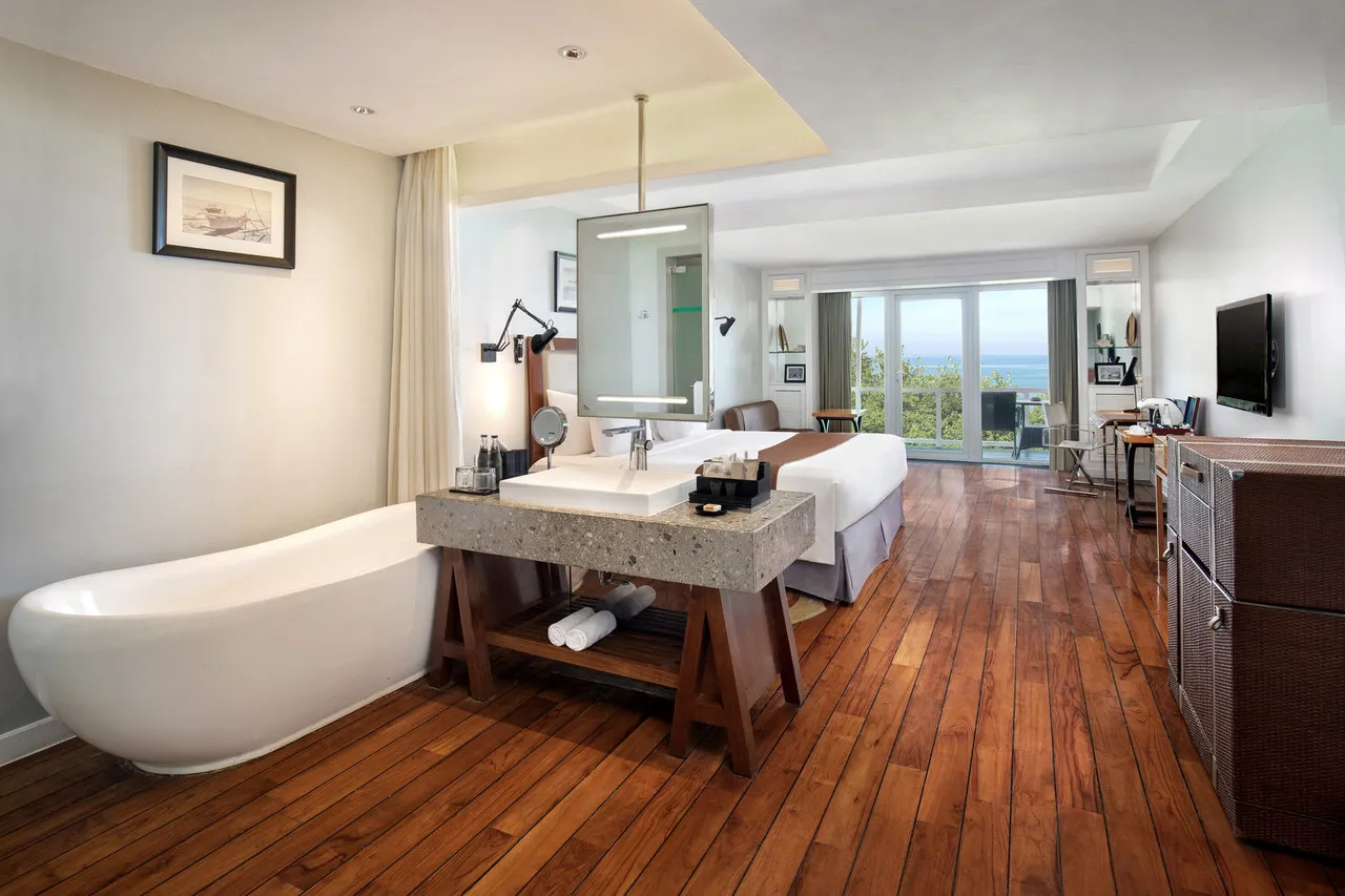 The Kuta Beach Heritage Hotel – Managed by Accor — rooms and atmosphere