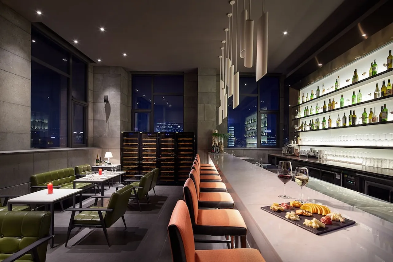 L7 Myeongdong by LOTTE — rooms and atmosphere