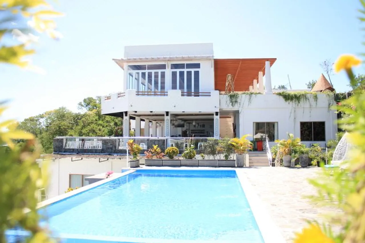 La Cecile Hotel and Cafe Komodo — rooms and atmosphere