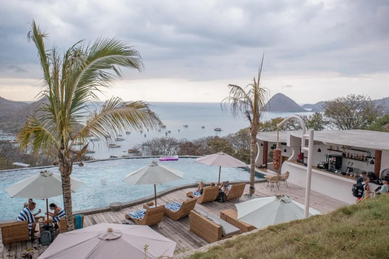 La Cecile Hotel and Cafe Komodo — rooms and atmosphere