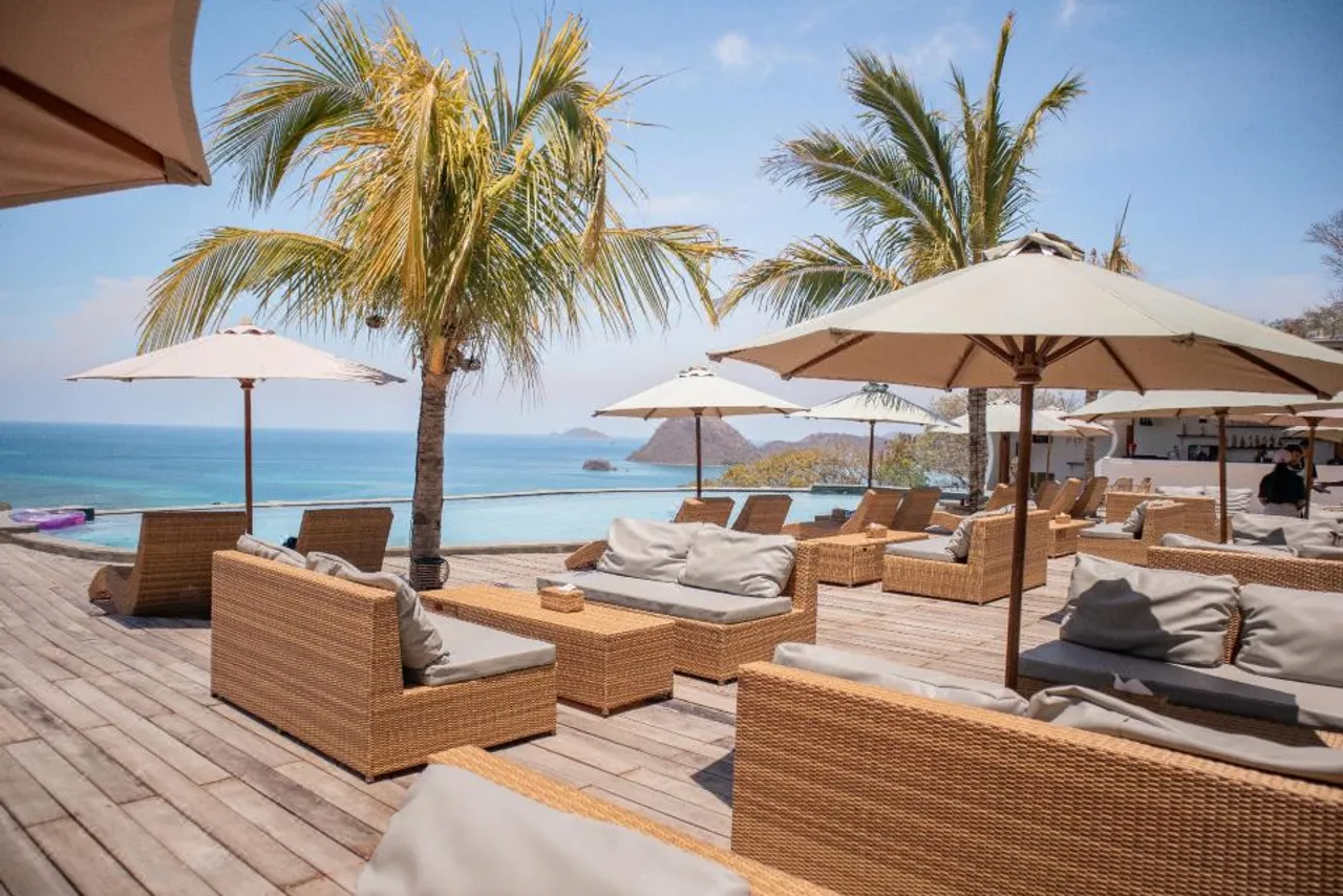 La Cecile Hotel and Cafe Komodo — rooms and atmosphere