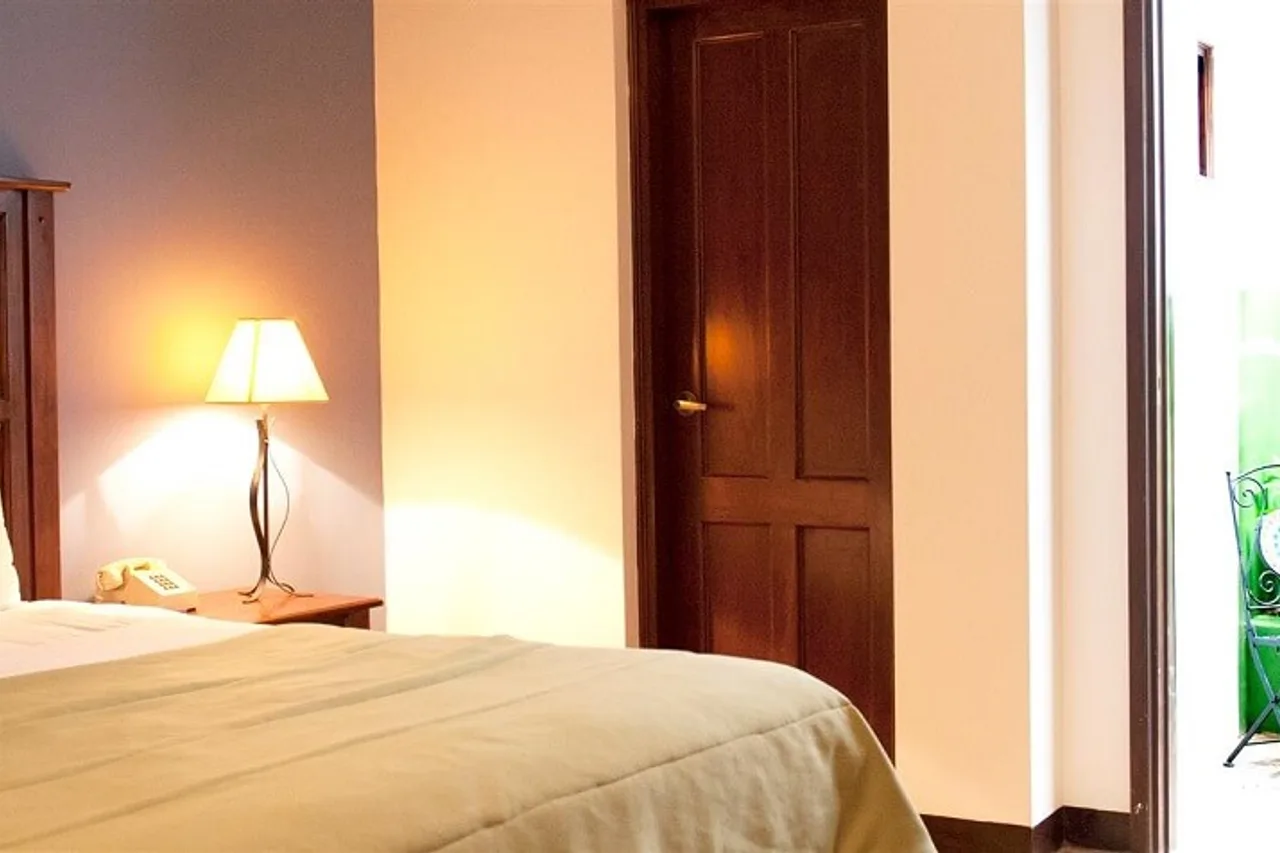 La Gran Francia Hotel y Restaurante — ภาพห้องพักและบรรยากาศ