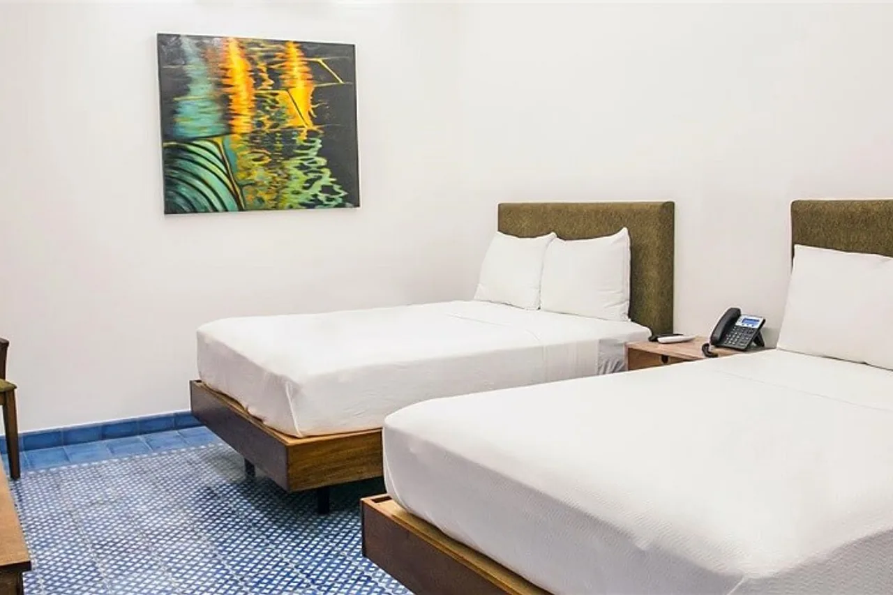 La Gran Francia Hotel y Restaurante — ภาพห้องพักและบรรยากาศ