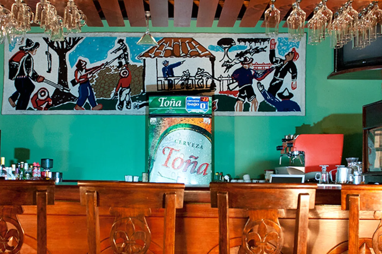 La Gran Francia Hotel y Restaurante — ภาพห้องพักและบรรยากาศ