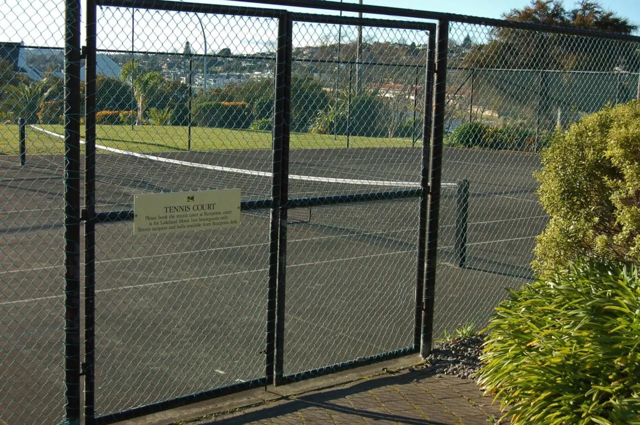 Lakeland Hotel Taupo — rooms and atmosphere